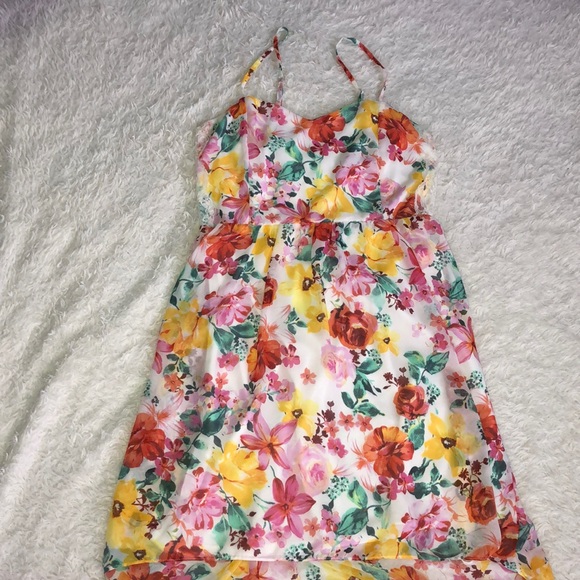 Forever 21 Dresses & Skirts - Forever 21 flower print dress.